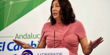 ¿Qué formación tiene Loles López? La nueva consejera de asuntos sociales de la Junta de Andalucía
