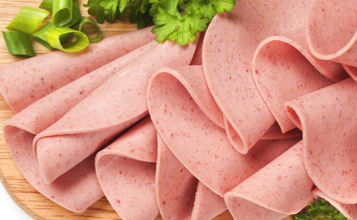 La OCU recomienda no consumir productos embutidos de una marca por listeria