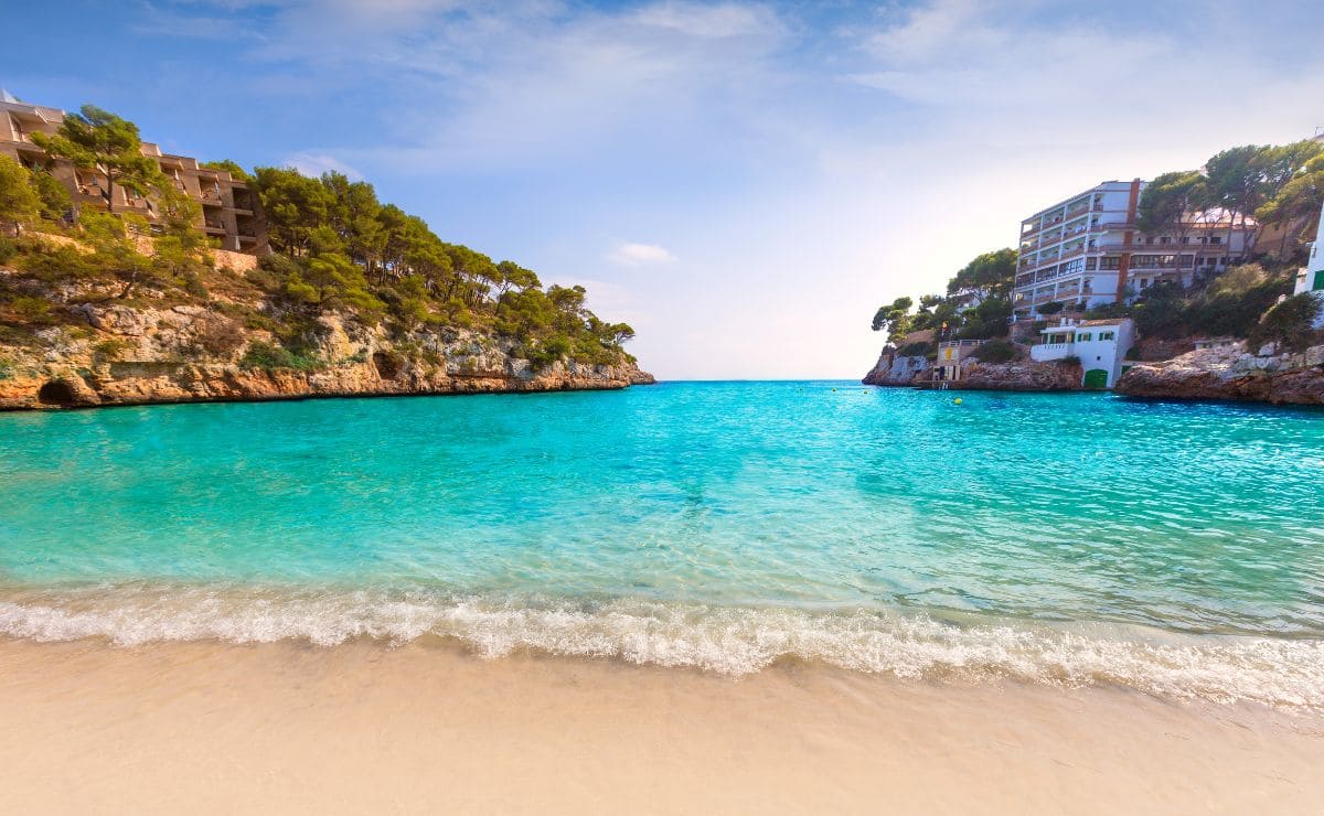 Playa situada en Mallorca, uno de los destinos más visitados en Verano