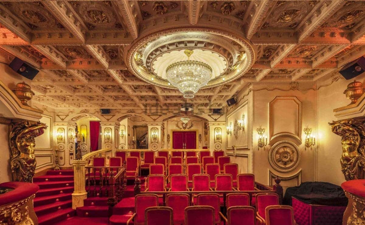 Teatro de la mansión de lujo situada en Sotogrande, Cádiz, que vende el Idealista