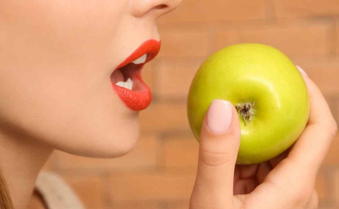 Así actúa la manzana como remedio casero para el acné