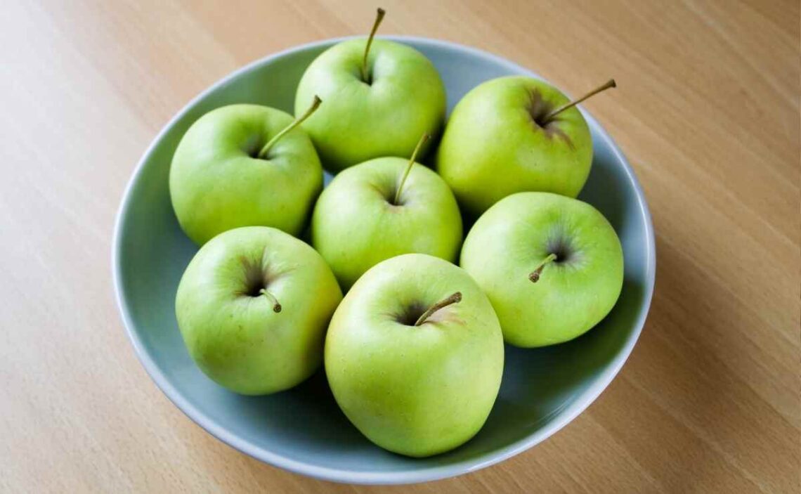 Estos son los beneficios de comer manzana verde en el desayuno