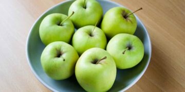 Estos son los beneficios de comer manzana verde en el desayuno