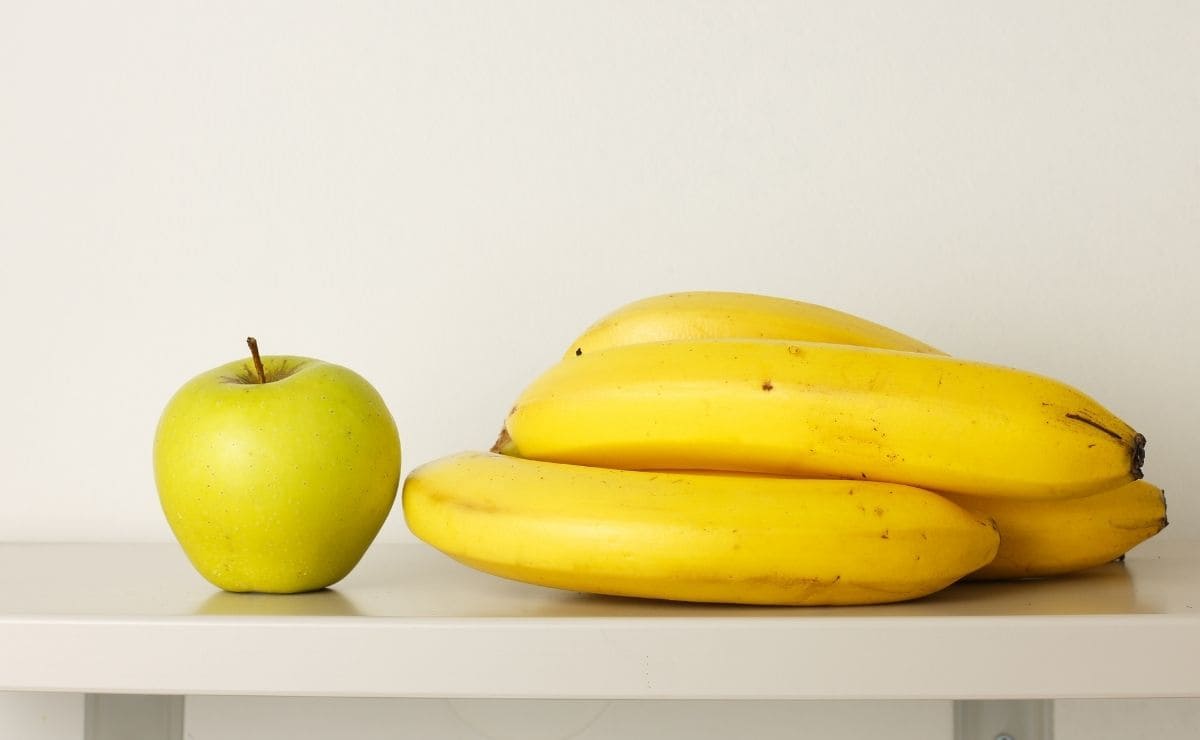 La manzana y el plátano son dos frutas muy ricas en prebióticos