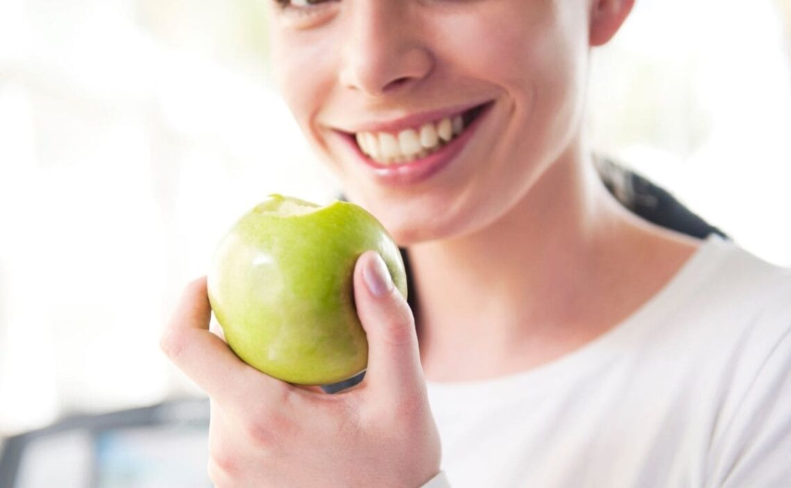 La manzana verde es un alimento saludable que activa el metabolismo