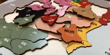 La ONCE lanza un mapa-puzle de España para escolares inclusivo, lúdico y sostenible