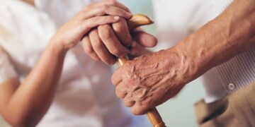 Las personas mayores dependientes son uno de los colectivos vulnerables pensiones