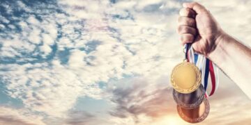 Maria Andrejczyk subasta su medalla de Tokio 2020 para salvar una vida