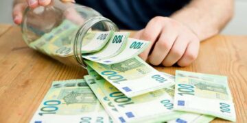 Estos son los mejores bancos para domiciliar la nómina según OCU
