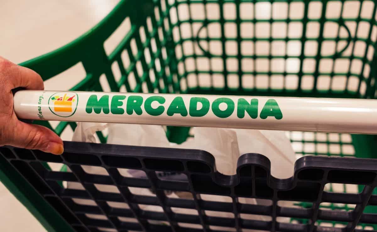 Mercadona tiene el producto perfecto para eliminar las manchas de tu sofá  por 1 euro