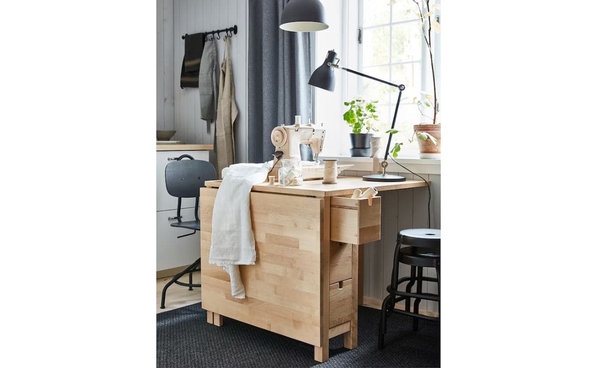 La mesa con alas abatibles más práctica de IKEA ahora en dos colores distintos