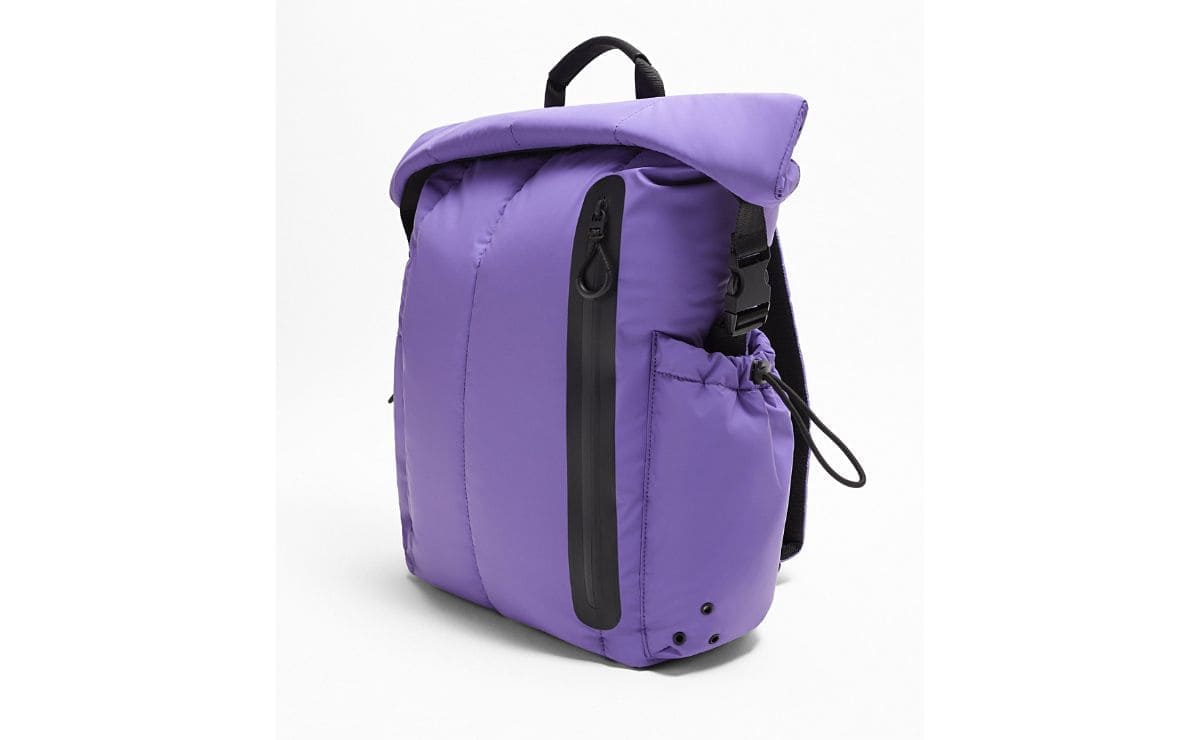 La mochila morada en rebajas de Zara por 15 euros