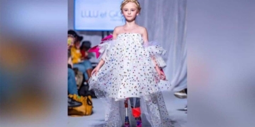 Daisy-May Demetre en la Semana de la Moda de París