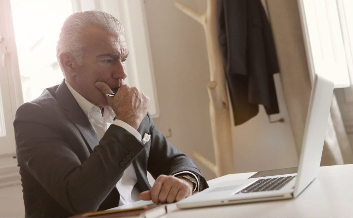 Las personas que reciben una pensión no contributiva de jubilación pueden dejar de recibirla por diferentes motivos