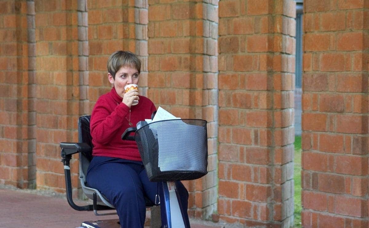 mujer con discapacidad silla de ruedas Seguridad Social