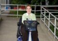 mujer con discapacidad silla de ruedas