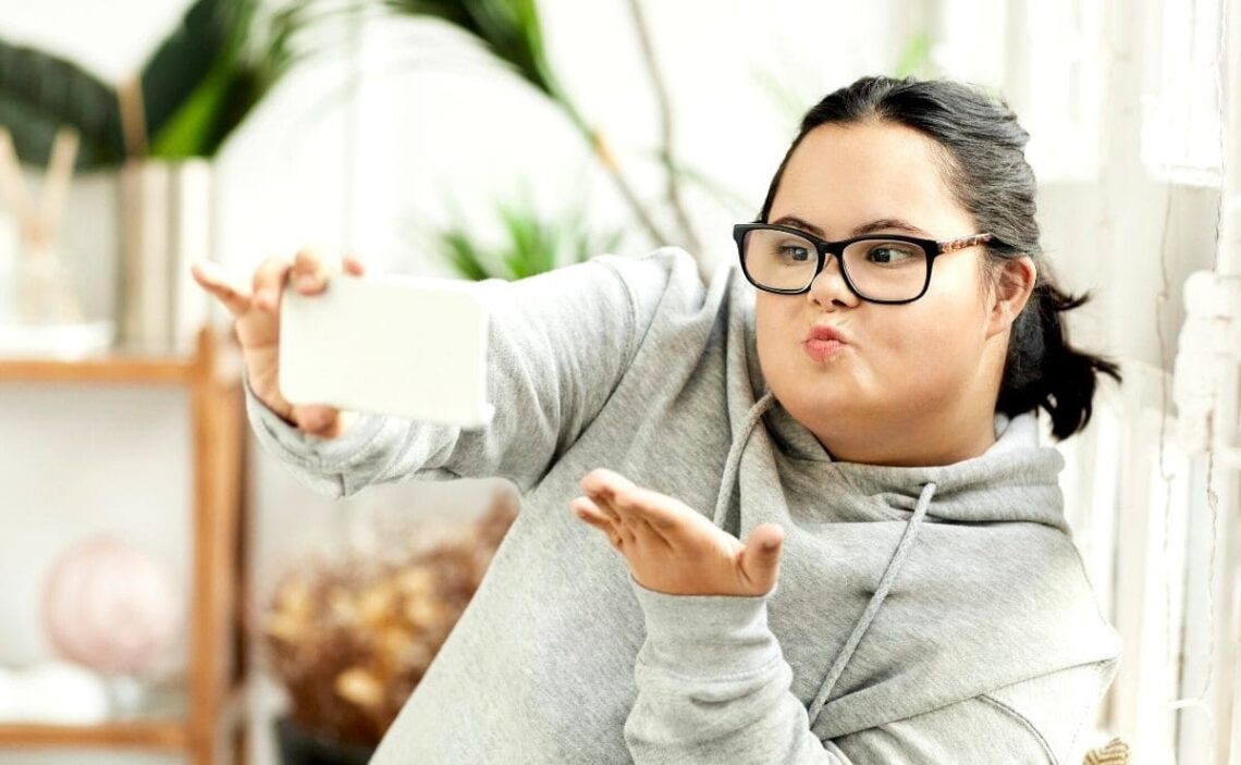 mujer con sindrome de down, discapacidad