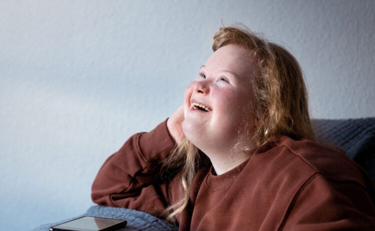 Mujer con sindrome de down discapacidad