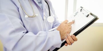 Ofrecen una indemnización de 6000 euros a los familiars de la mujer que permaneció 12 horas muerta en urgencias