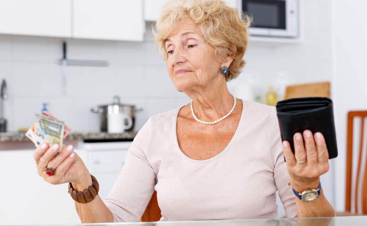 Mujer con la paga extra de verano