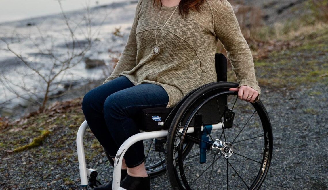 Mujer en silla de ruedas - Archivo - Pixabay