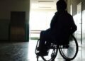 mujer silla de ruedas discapacidad