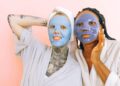 mujeres con mascarillas para la piel