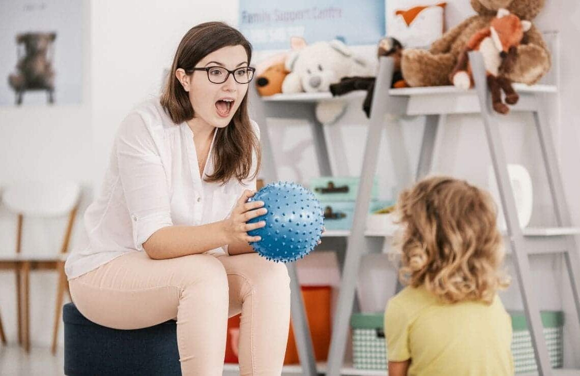 niña mujer con autismo