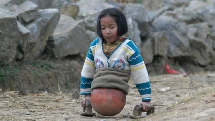 Qian Hongyan, hace diez años, desplazándose con una pelota como piernas