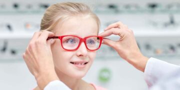 Niña con gafas