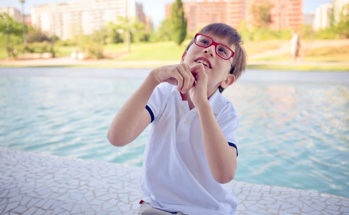 niño pequeño con discapacidad