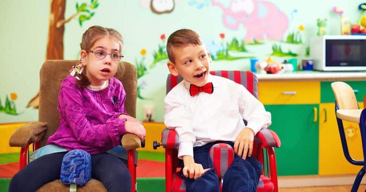 Niños con discapacidad intelectual en un centro de educación especial