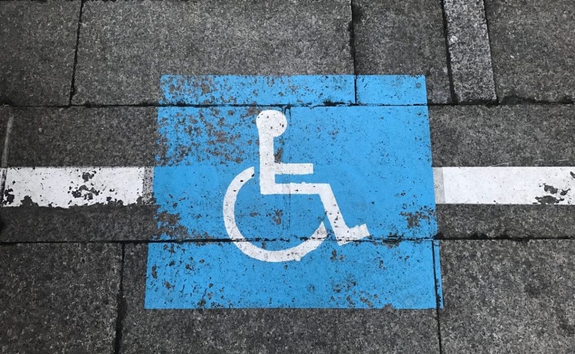 norma accesibilidad áreas de descanso y con presencia de espectadores