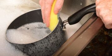 Cómo usar el bicarbonato para limpiar ollas y sartenes