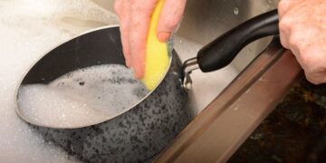 Cómo usar el bicarbonato para limpiar ollas y sartenes