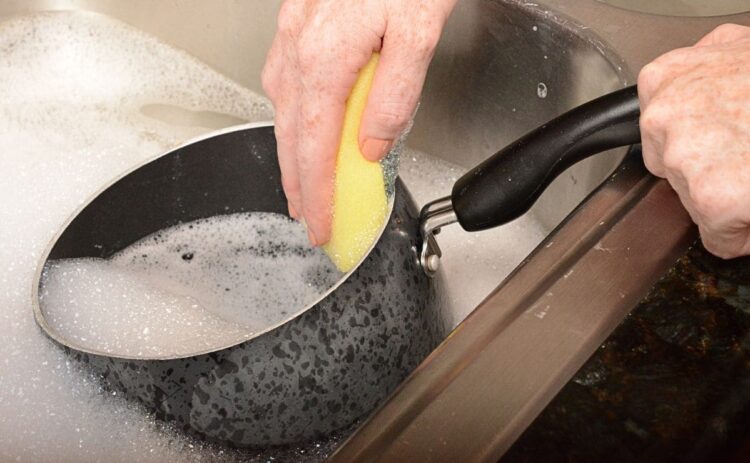 Cómo usar el vinagre para la limpieza de ollas y cacerolas