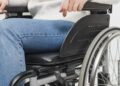 Mujer en silla de ruedas