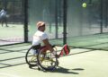 Jugador de pádel en silla de ruedas