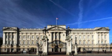 Preocupación general por el estado de salud de la reina Isabel II