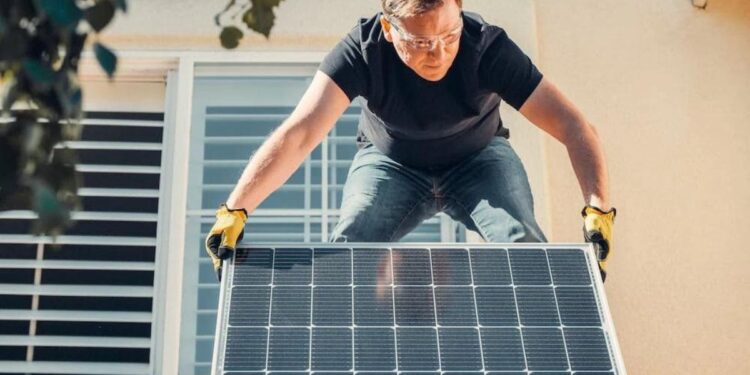 Panel solar de Amazon para ahorrar en la factura de la luz