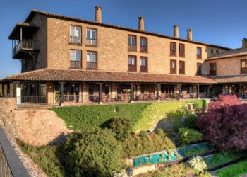 Paradores de Turismo y Fundación ONCE firman un acuerdo para el Convenio Inserta