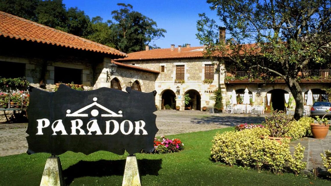 Paradores de Turismo en un pueblo medieval de España