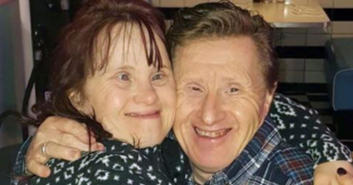 Maryanne y Tommy Pilling, ambos con síndrome de Down. llevan 25 años casados