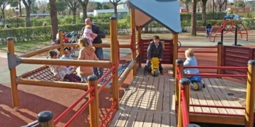 Valencia adaptará todos sus parques con atracciones para niños con discapacidad