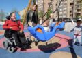 parque infantil accesibilidad persona silla de ruedas