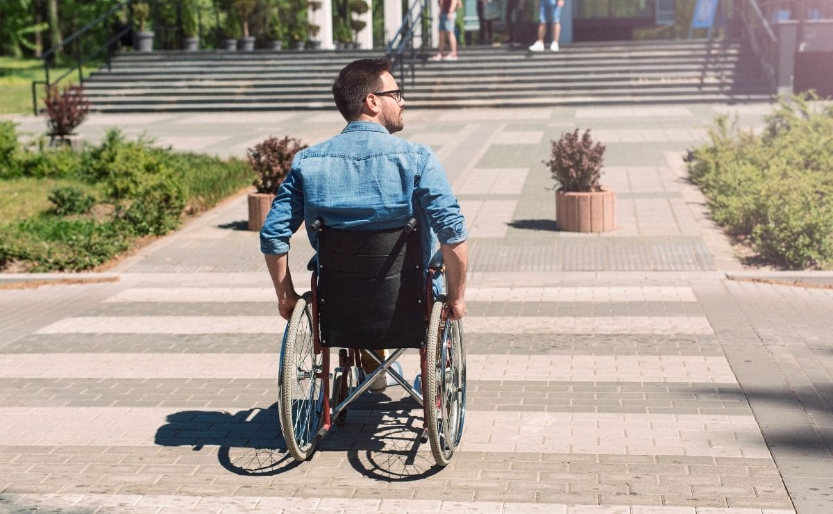 Los pasos de peatones deben de contar con una normativa especial para cumplir en materia de discapacidad