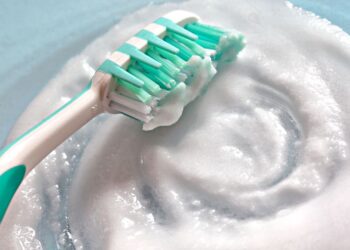 Eliminar manchas en dientes con bicarbonato