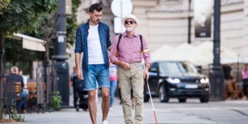 El voluntariado de la ONCE supera los 100.000 servicios prestados a personas ciegas en 2022