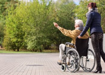 Plena Inclusión señala que el recurso de asistente personal para personas con discapacidad es "casi invisible" en España