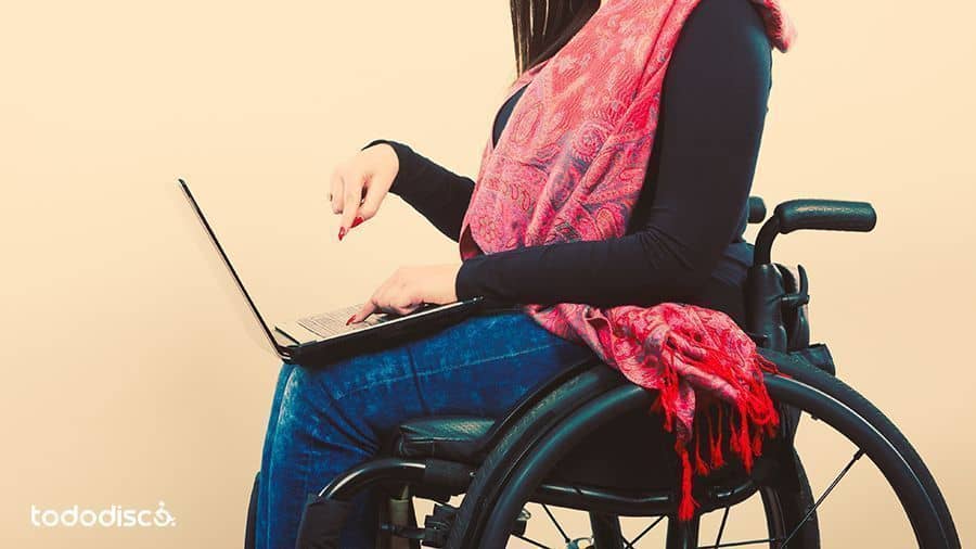 persona con discapacidad dia de internet.